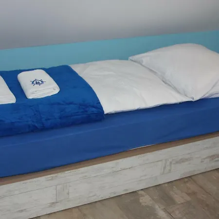 Pod Zaglami *
